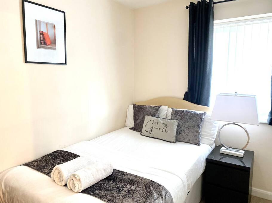 Amazing 2-Bed City Centre Apt With Parking Coventry Buitenkant foto