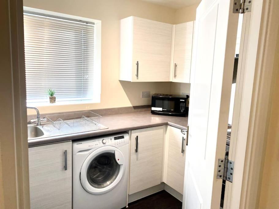 Amazing 2-Bed City Centre Apt With Parking Coventry Buitenkant foto