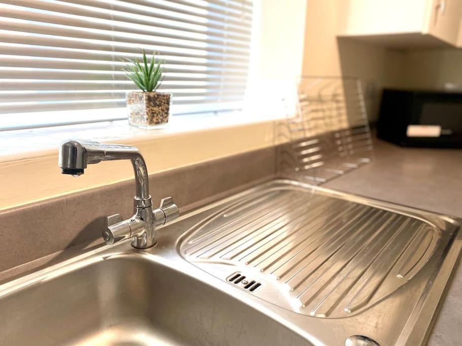 Amazing 2-Bed City Centre Apt With Parking Coventry Buitenkant foto